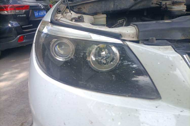 Used BYD S6 2014 2.0L Manual Luxury 5-Seater Right Front Headlight