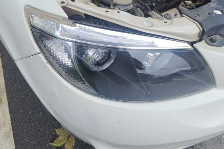 Used BYD S6 2014 2.0L Manual Luxury 5-Seater Right Front Headlight