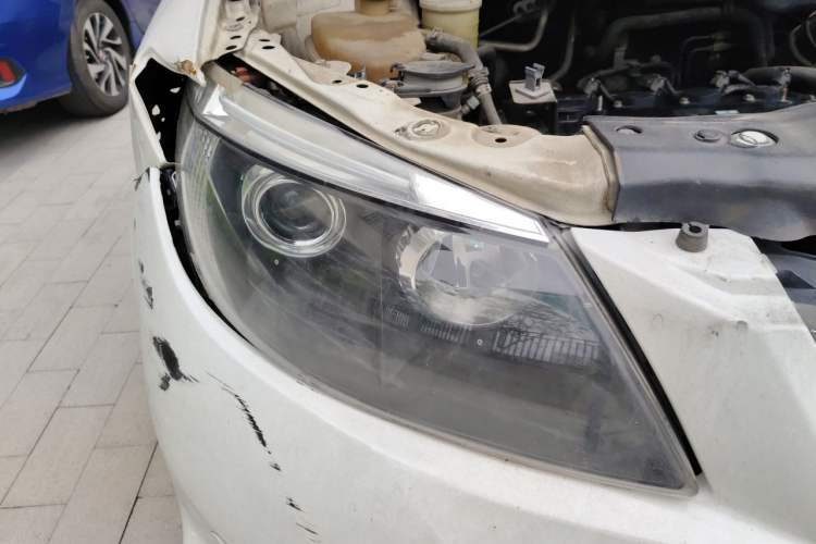 Used BYD S6 2014 2.4L Automatic Prestige 5-Seater Right Front Headlight