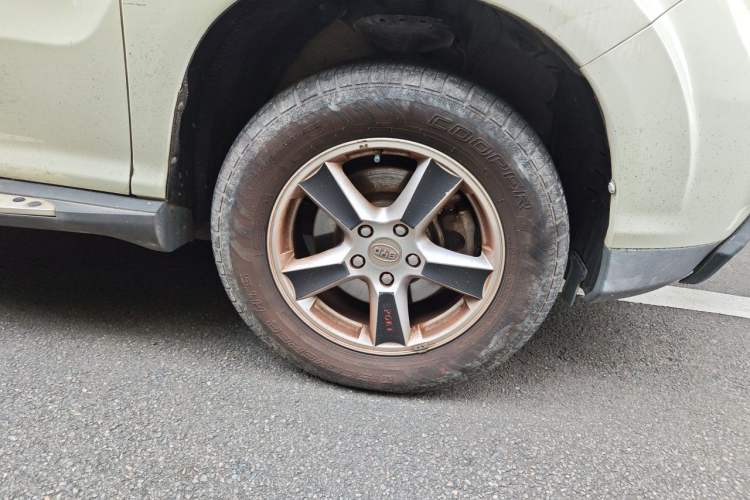 Used BYD S6 2014 2.0L Manual Luxury 5-Seater Right Front Wheel Hub