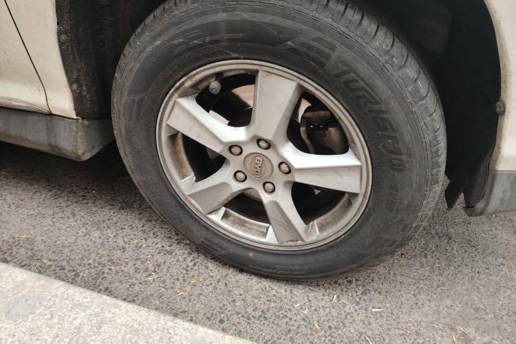 Used BYD S6 2014 2.0L Manual Luxury 5-Seater Right Front Wheel Hub