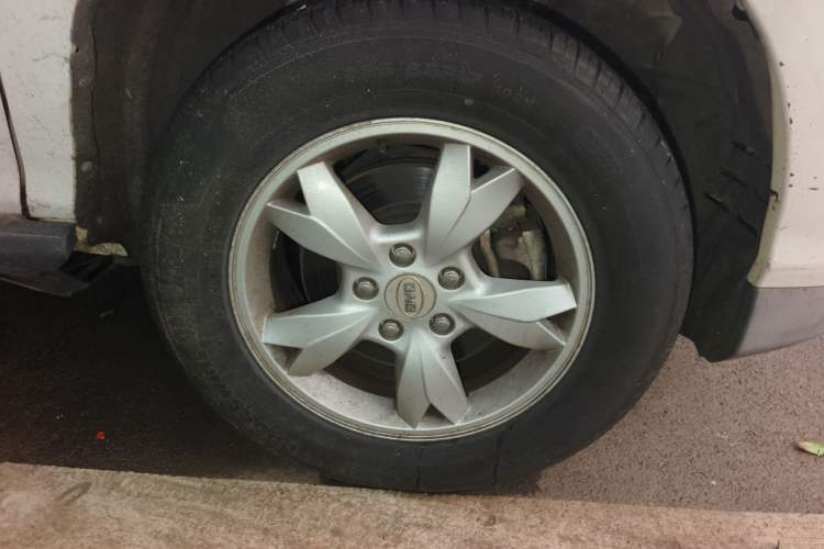 Used BYD S6 2014 2.0L Manual Luxury 5-Seater Right Front Wheel Hub