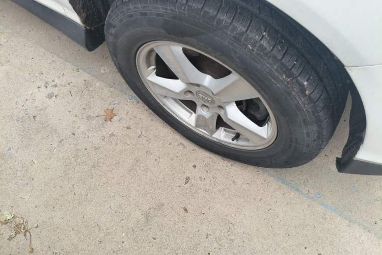 Used BYD S6 2014 2.0L Manual Luxury 5-Seater Right Front Wheel Hub