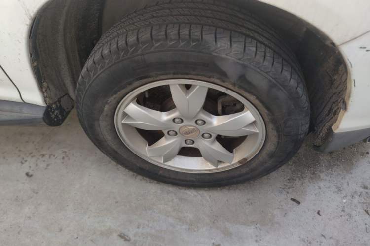 Used BYD S6 2014 2.0L Manual Luxury 5-Seater Right Front Wheel Hub