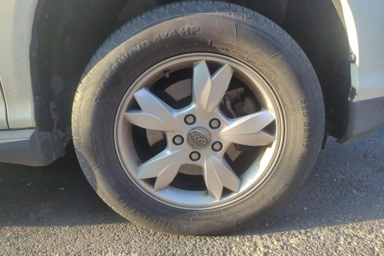 Used BYD S6 2014 2.0L Manual Luxury 5-Seater Right Front Wheel Hub