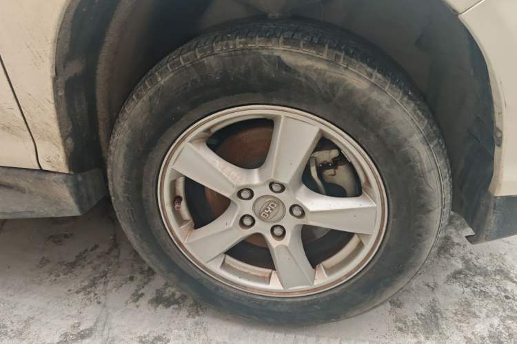 Used BYD S6 2014 2.0L Manual Luxury 5-Seater Right Front Wheel Hub