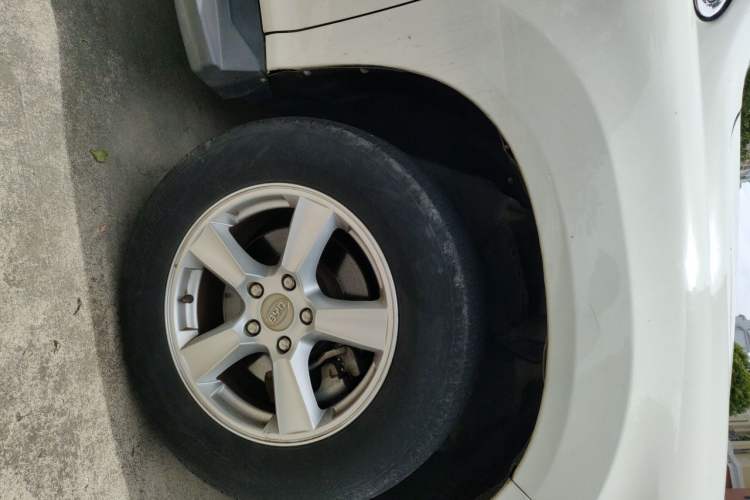 Used BYD S6 2014 2.0L Manual Luxury 5-Seater Right Front Wheel Hub