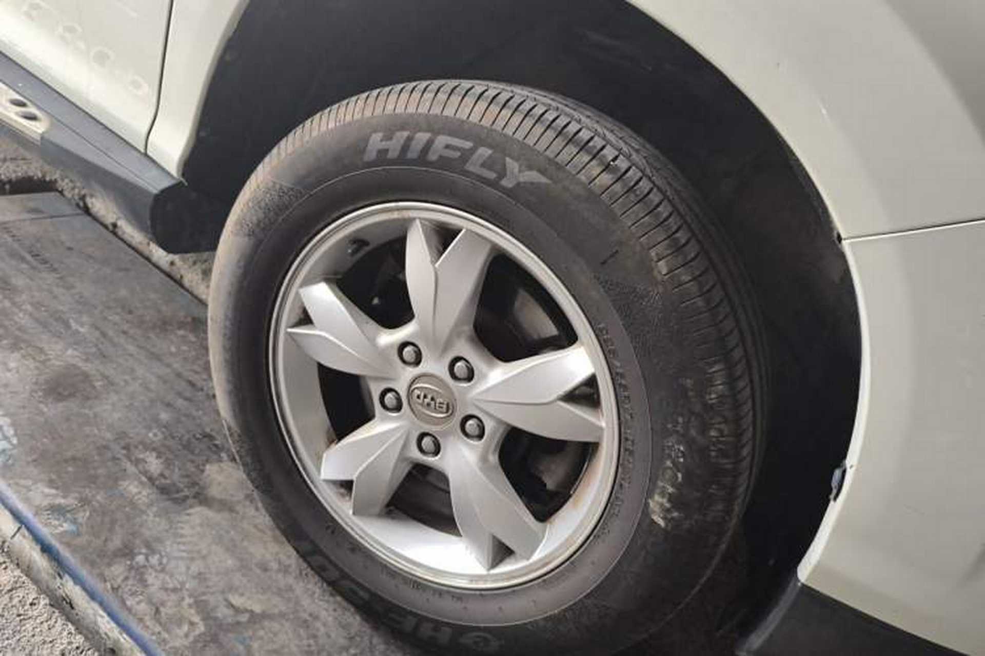 Used BYD S6 2014 1.5TI Manual Flagship Model 5 Seats Right Front Wheel Hub