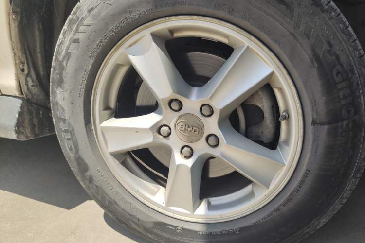 Used BYD S6 2014 1.5TI Manual Luxury 5-Seater Right Front Wheel Hub