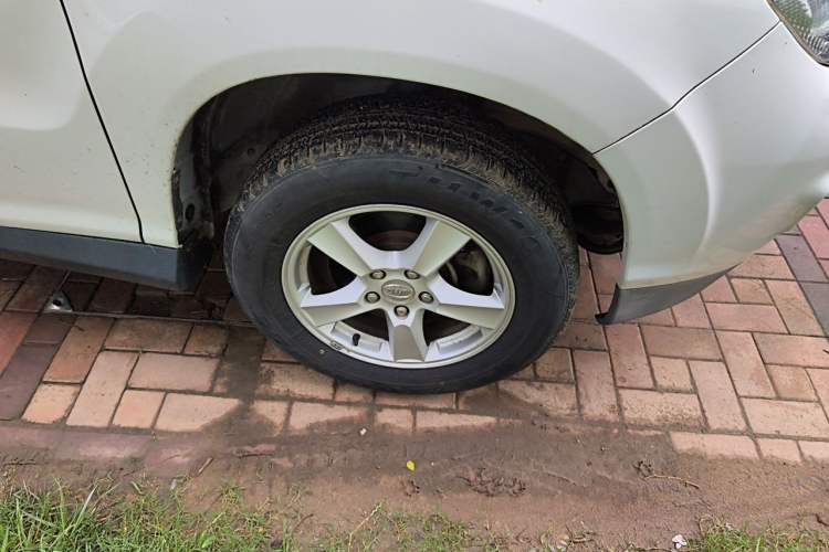Used BYD S6 2014 2.0L Manual Luxury 5-Seater Right Front Wheel Hub