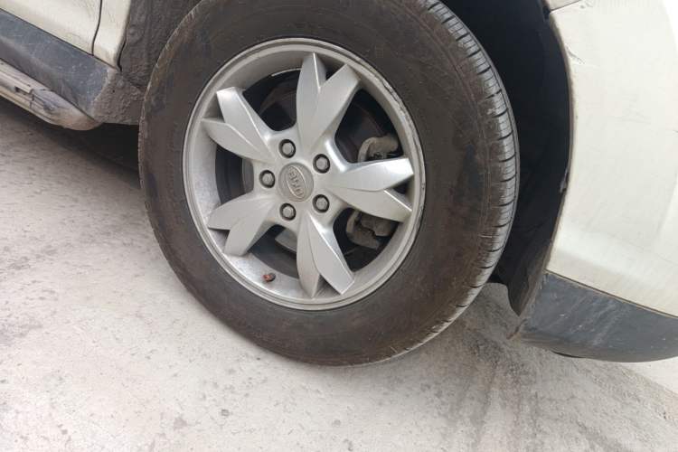 Used BYD S6 2014 2.0L Manual Luxury 5-Seater Right Front Wheel Hub