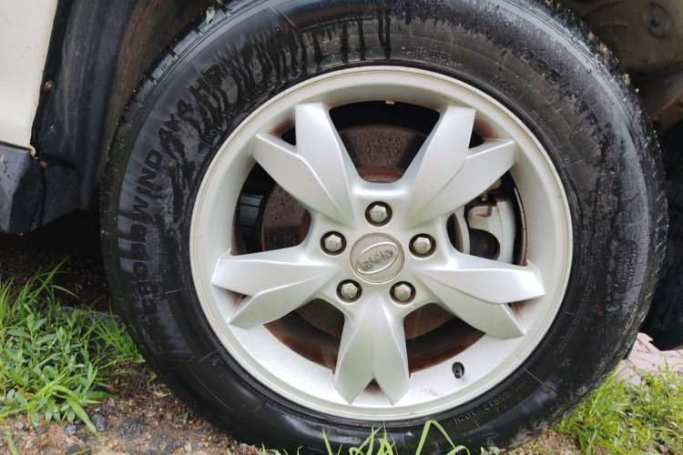 Used BYD S6 2014 2.0L Manual Luxury 5-Seater Right Front Wheel Hub