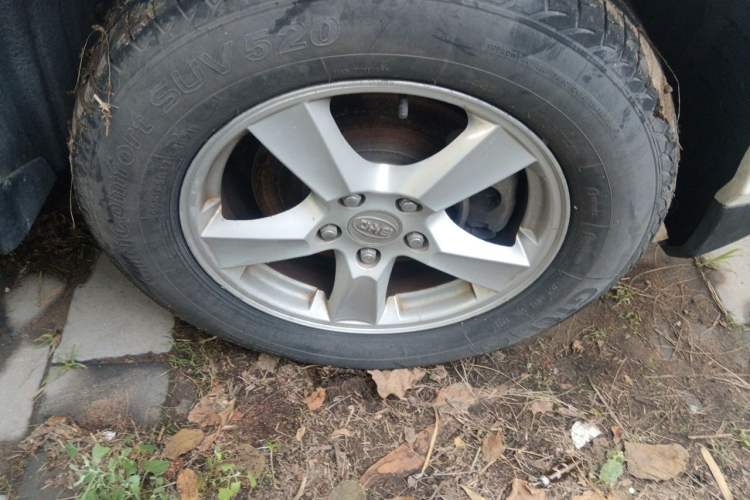 Used BYD S6 2014 2.4L Automatic Luxury Version 5 Seats Right Front Wheel Hub