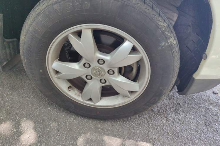 Used BYD S6 2014 2.0L Manual Luxury 5-Seater Right Front Wheel Hub