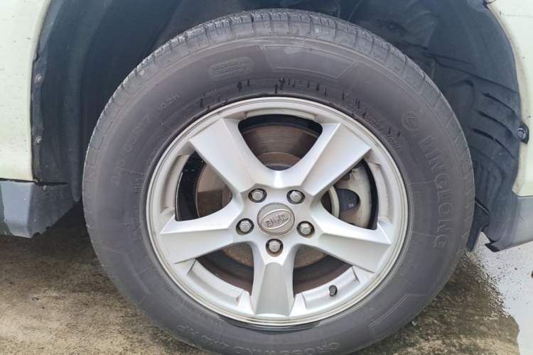 Used BYD S6 2014 2.0L Manual Luxury 5-Seater Right Front Wheel Hub