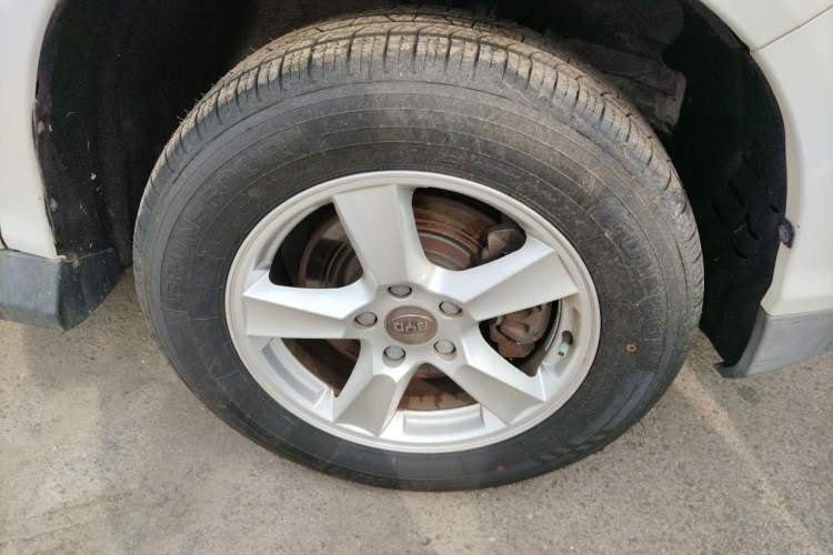 Used BYD S6 2014 2.0L Manual Luxury 5-Seater Right Front Wheel Hub