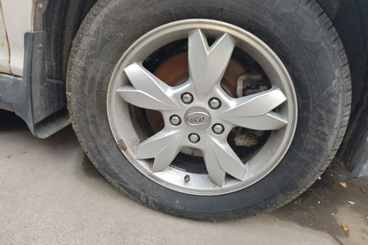 Used BYD S6 2014 2.0L Manual Luxury 5-Seater Right Front Wheel Hub