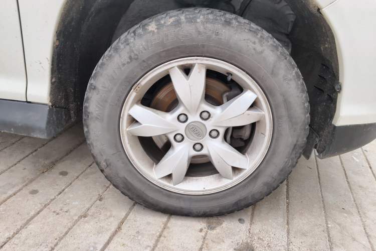 Used BYD S6 2014 2.0L Manual Luxury 5-Seater Right Front Wheel Hub
