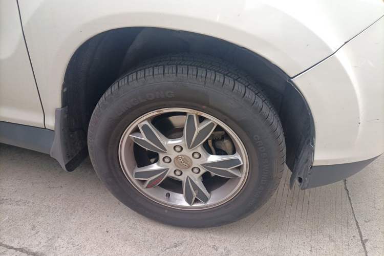 Used BYD S6 2014 2.0L Manual Luxury 5-Seater Right Front Wheel Hub