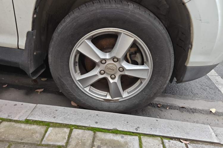 Used BYD S6 2014 2.0L Manual Luxury 5-Seater Right Front Wheel Hub