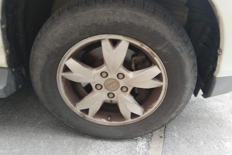 Used BYD S6 2014 2.0L Manual Luxury 5-Seater Right Front Wheel Hub