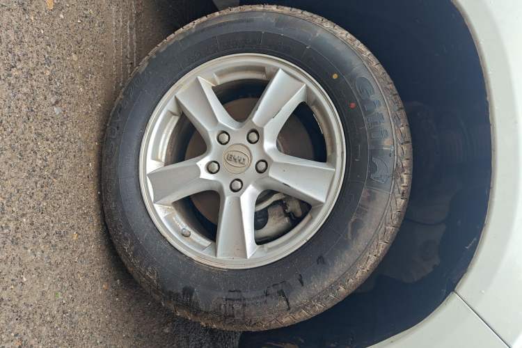 Used BYD S6 2014 2.0L Manual Luxury 5-Seater Right Front Wheel Hub