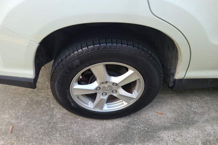 Used BYD S6 2014 2.0L Manual Luxury 5-Seater Right Rear Wheel Hub