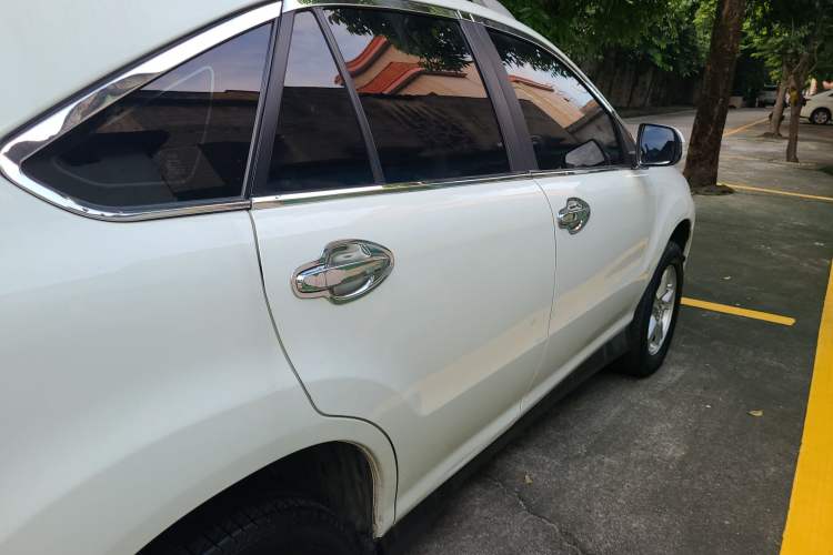 Used BYD S6 2014 2.0L Manual Luxury 5-Seater Right Side