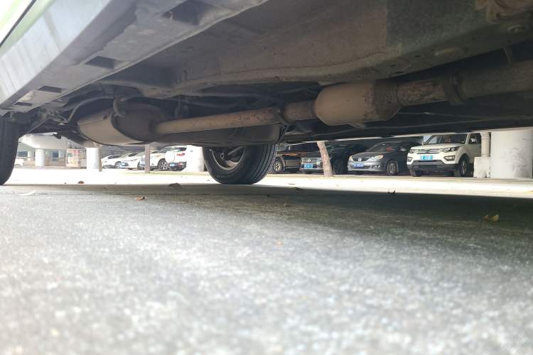 Used BYD S6 2014 2.0L Manual Luxury 5-Seater Right Side Sill