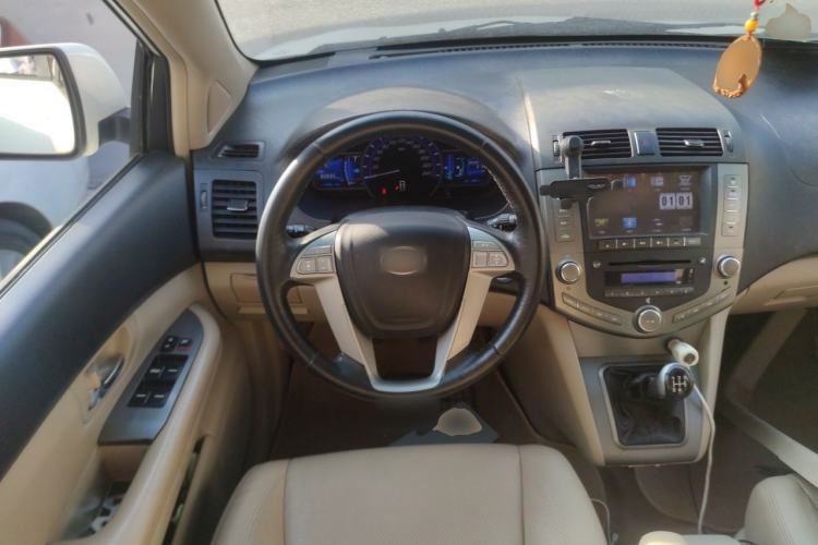 Used BYD S6 2014 2.0L Manual Luxury 5-Seater Steering Wheel
