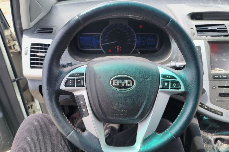 Used BYD S6 2014 1.5TI Manual Luxury 5-Seater Steering Wheel