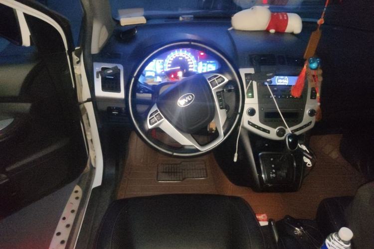 Used BYD S6 2014 2.4L Automatic Luxury Version 5 Seats Steering Wheel