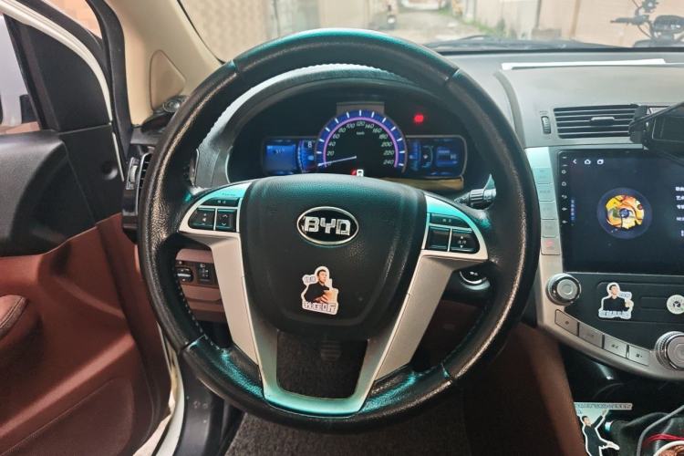 Used BYD S6 2014 2.0L Manual Luxury 5-Seater Steering Wheel