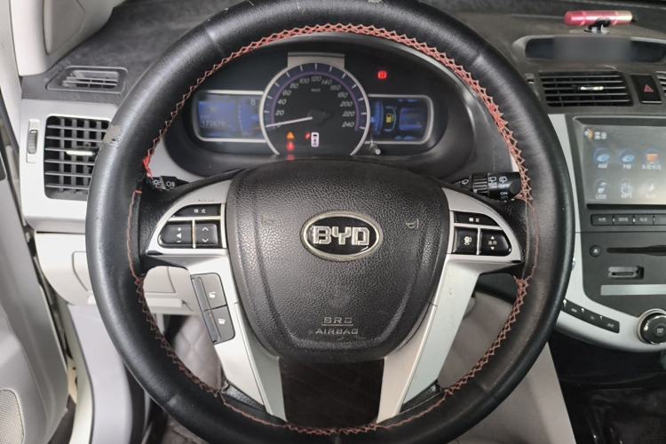 Used BYD S6 2014 1.5TI Manual Flagship Model 5 Seats Steering Wheel