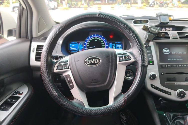 Used BYD S6 2014 1.5TI Manual Luxury 5-Seater Steering Wheel