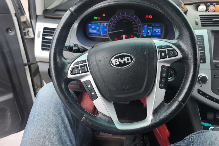 Used BYD S6 2014 2.4L Automatic Prestige 5-Seater Steering Wheel