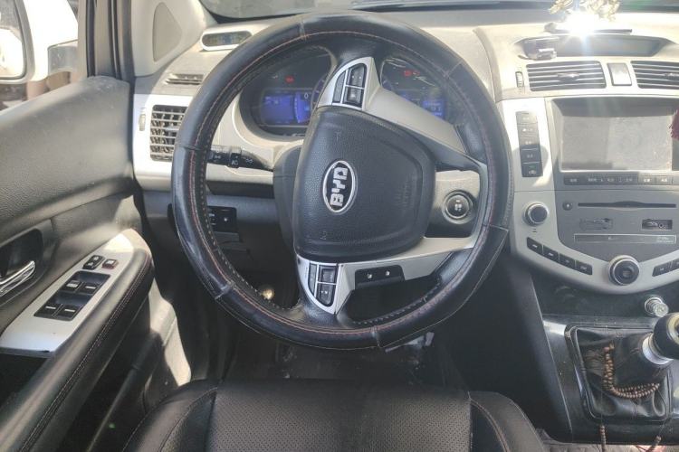 Used BYD S6 2014 1.5TI Manual Luxury 5-Seater Steering Wheel