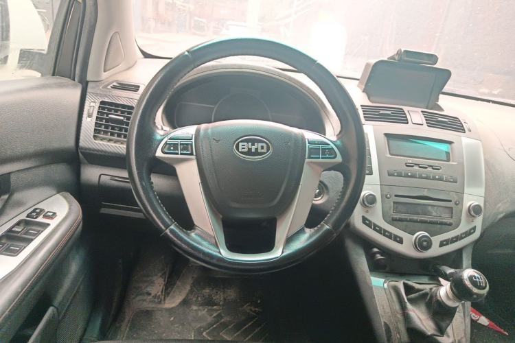 Used BYD S6 2014 1.5TI Manual Luxury 5-Seater Steering Wheel