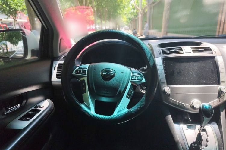 Used BYD S6 2014 2.4L Automatic Prestige 5-Seater Steering Wheel