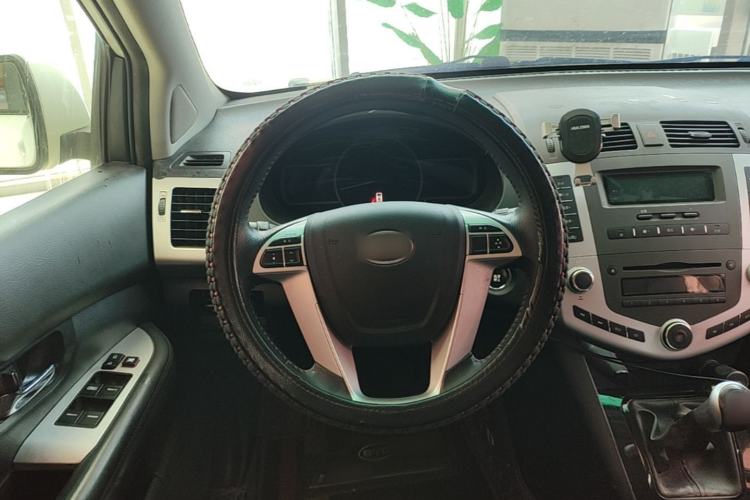 Used BYD S6 2014 2.0L Manual Luxury 5-Seater Steering Wheel