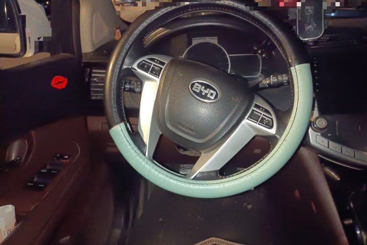 Used BYD S6 2014 2.0L Manual Luxury 7-Seater Steering Wheel