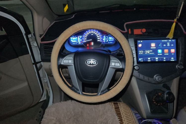 Used BYD S6 2014 2.0L Manual Luxury 5-Seater Steering Wheel