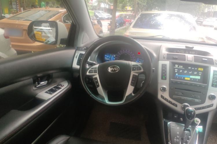Used BYD S6 2014 2.4L Automatic Prestige 5-Seater Steering Wheel