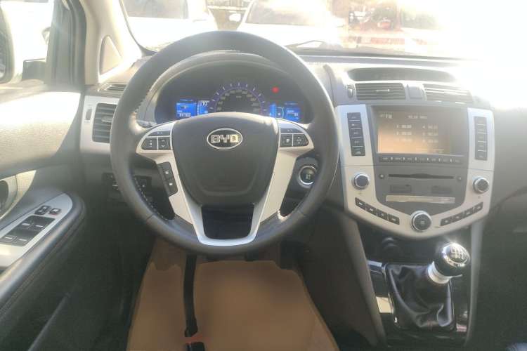 Used BYD S6 2014 1.5TI Manual Luxury 5-Seater Steering Wheel