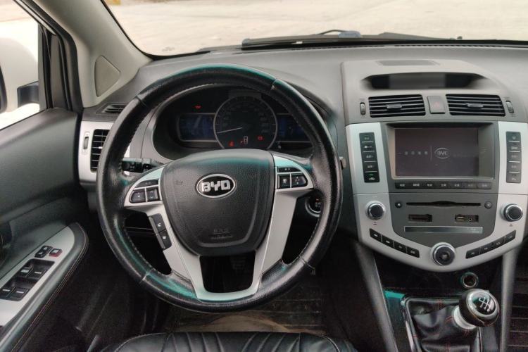 Used BYD S6 2014 1.5TI Manual Luxury 5-Seater Steering Wheel