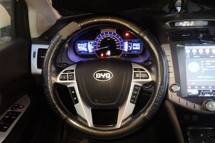 Used BYD S6 2014 2.4L Automatic Prestige 5-Seater Steering Wheel