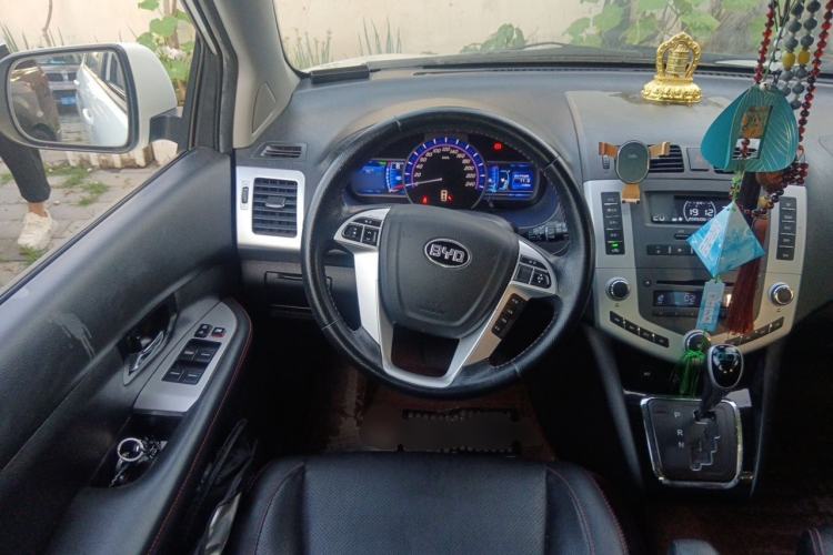 Used BYD S6 2014 2.4L Automatic Luxury Version 5 Seats Steering Wheel