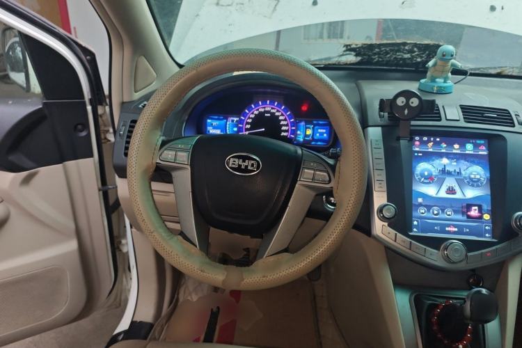 Used BYD S6 2014 2.0L Manual Luxury 5-Seater Steering Wheel