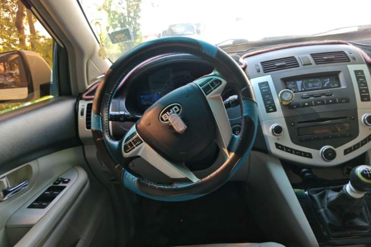Used BYD S6 2014 1.5TI Manual Luxury 5-Seater Steering Wheel