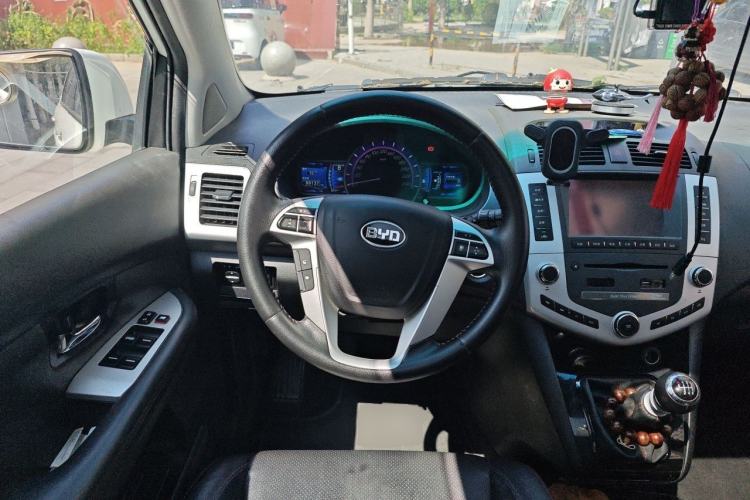 Used BYD S6 2014 1.5TI Manual Luxury 5-Seater Steering Wheel